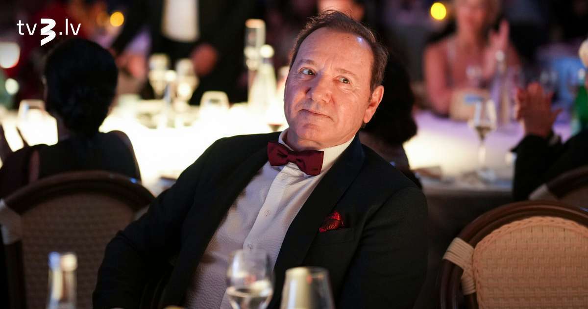 Kevins Speisijs atbild runām par savu bezpajumtnieka statusu