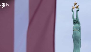 Jau 22. gadu Brīvības piemineklim pasniedz apdrošināšanas polisi. Šoreiz 1,5 miljonu eiro apmērā