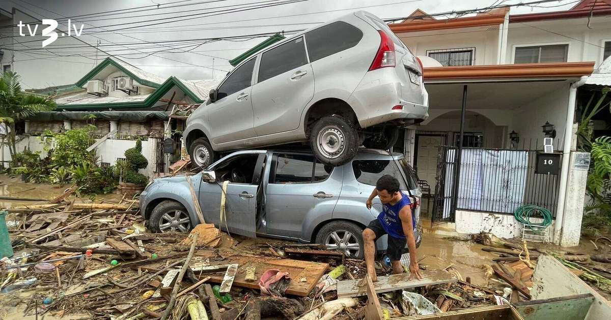 Mājas pazuda sekunžu laikā. Stihiskas lietusgāzes Dienvidāzijā izraisa postošus plūdus