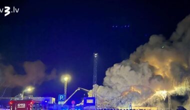 Bīstams ugunsgrēks Granīta ielā – aizdegušies metāla atkritumi lielā platībā