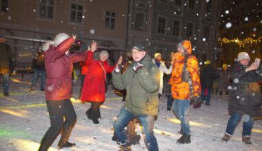 Krāšņi un priecīgi Rīgas sirdī sagaidīts 2026. gads