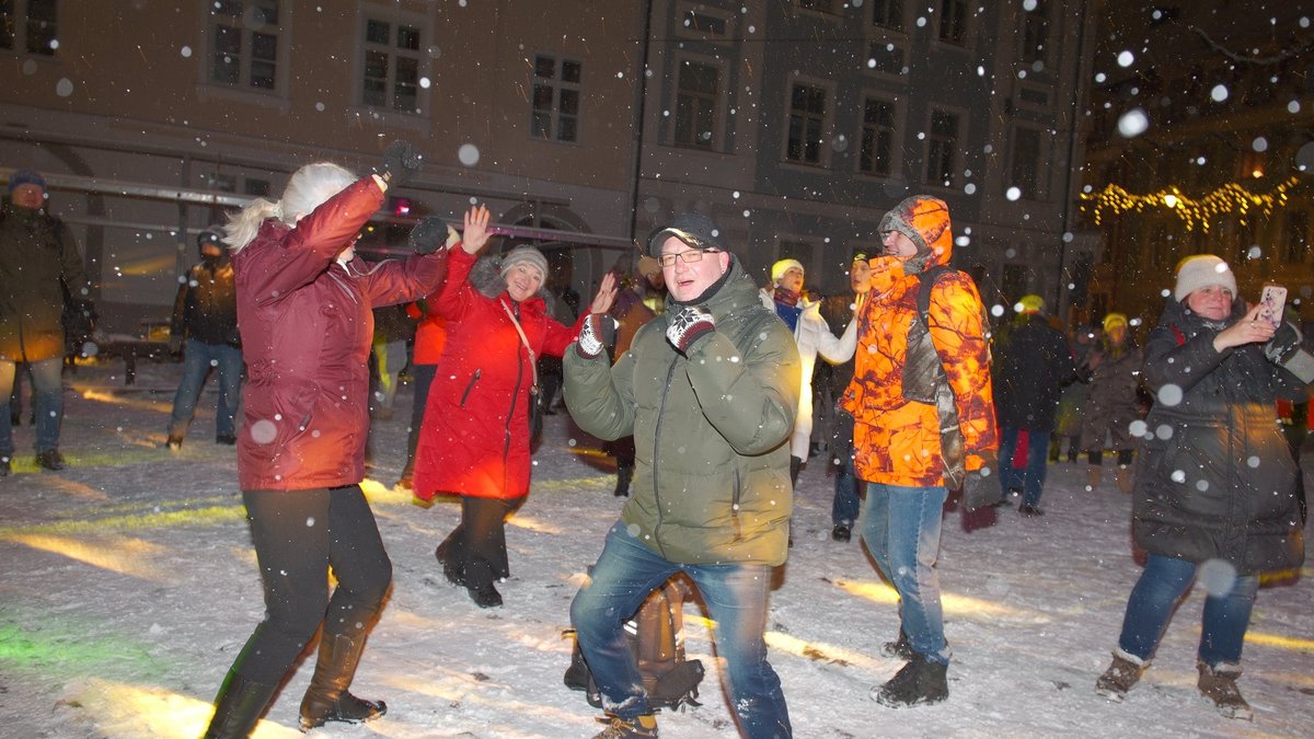 Krāšņi un priecīgi Rīgas sirdī sagaidīts 2026. gads