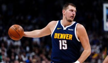 Jokičam izdevies izvairīties no nopietna savainojuma – Basketbols – Sportacentrs.com