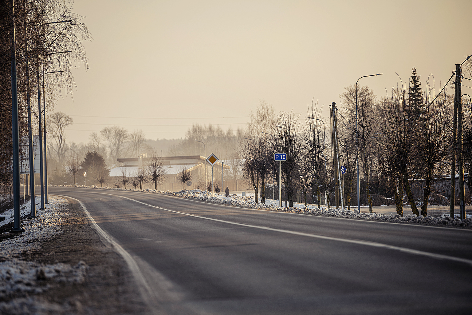 Šorīt vietām Latgalē un Zemgalē autoceļi apledo, strādā 12 ziemas tehnikas vienības 