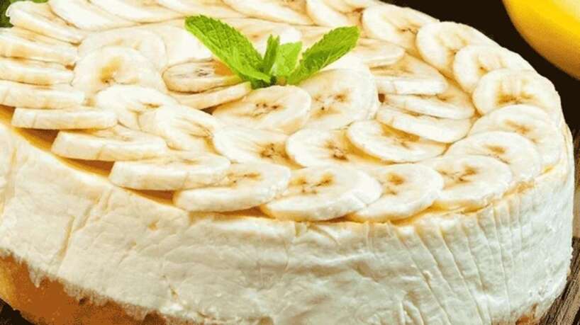 Vieglā biezpiena-banānu torte bez cepšanas – lielisks deserts jebkuriem svētkiem
