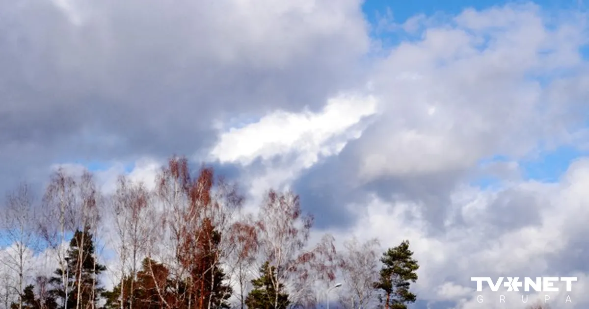 Svētdien dienā starp mākoņiem var parādīties saule - Apollo.lv