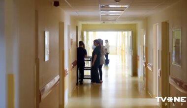 Slimnīcās gripas epidēmijas laikā noteikti ierobežojumi apmeklētājiem