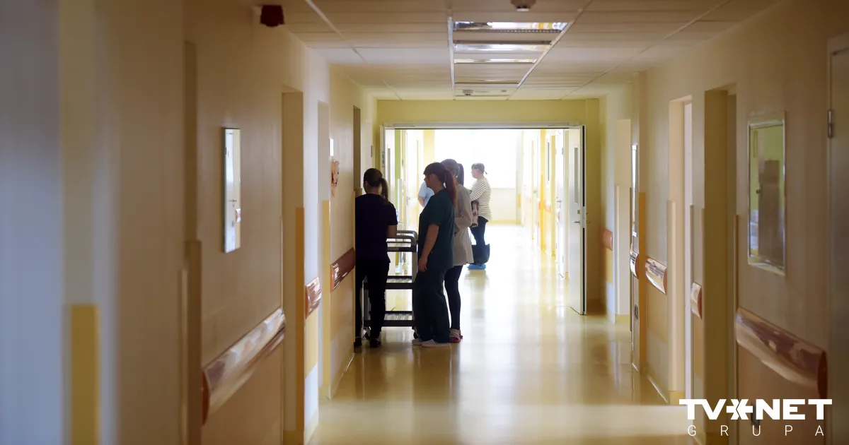 Slimnīcās gripas epidēmijas laikā noteikti ierobežojumi apmeklētājiem