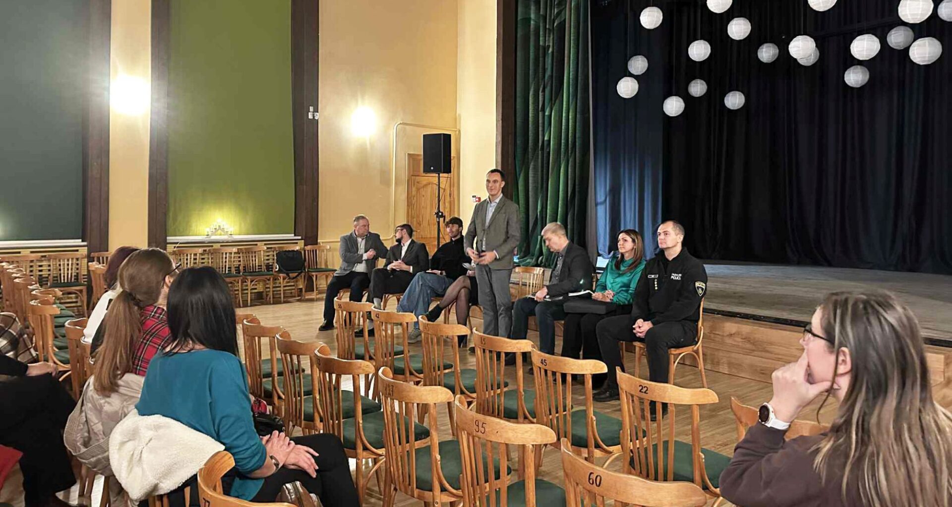 Jaunā domes vadība tiekas ar iedzīvotājiem Stendē