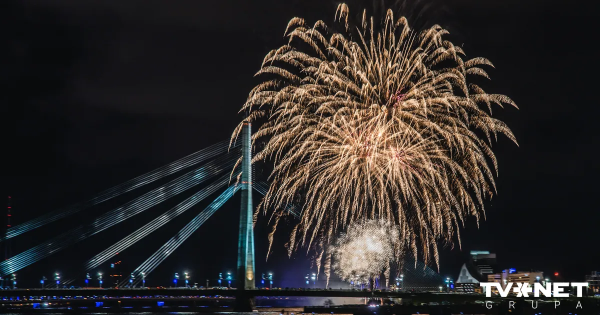 Rīgā aizliedz naktīs lietot pirotehniku