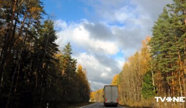 Autoceļu lietošanas nodevas kravas transportam no 1. janvāra vēl nepaaugstinās