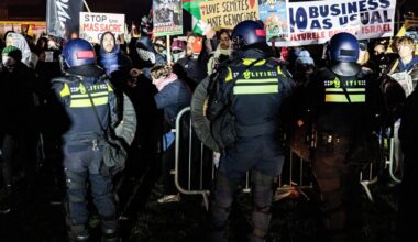 Amsterdamā pēc vandāļu uzbrukuma Hanukas koncertam aizturēti 22 cilvēki