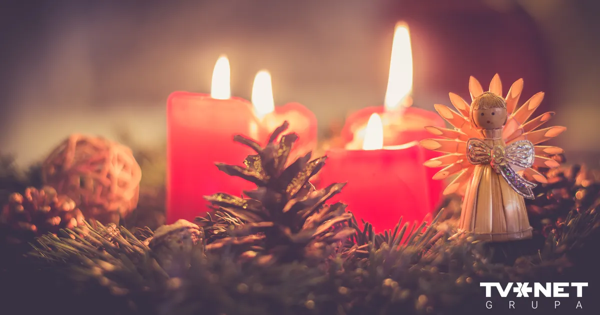 Otrajos Ziemassvētkos Daugavpilī dedzis adventes vainags