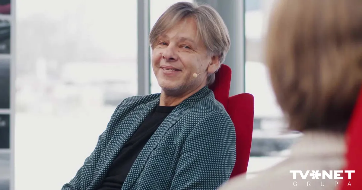 Džilindžers saviesīgā pasākumā manīts ar savu jauno simpātiju - Apollo.lv