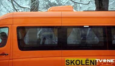 Skolēnu nokļūšanai skolā Ādažos pielāgo autobusu reisus, bet Iecavā iegādājas elektroautobusu
