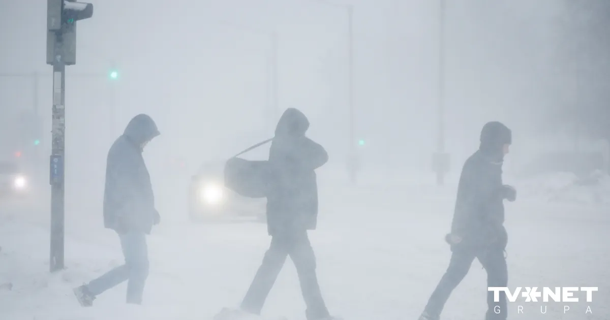 Kurzemē plosās sniegputenis, vēja brāzmas pie jūras sasniedz 29 m/s