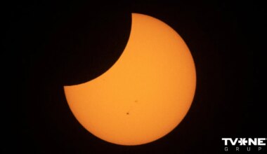 Saules aptumsums, planētu parāde un komēta – ko nākamgad varēs redzēt Latvijas debesīs