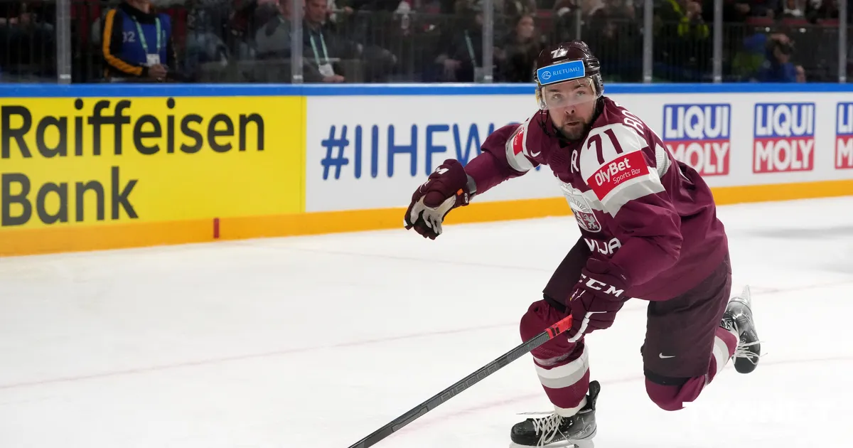 Roberts Bukarts hokejista karjeru turpinās Austrijas komandā