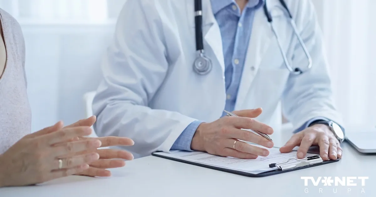 Ārsts mēnesī strādā 400 stundas? Policija pēc VK ziņojuma par stacionārās veselības aprūpes organizēšanu sāk kriminālprocesu