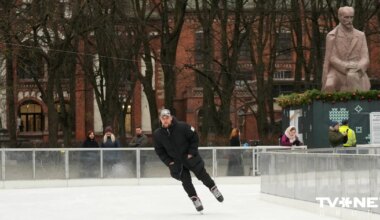 FOTO ⟩ Esplanādē oficiāli atklāta publiskā slidotava - Apollo.lv
