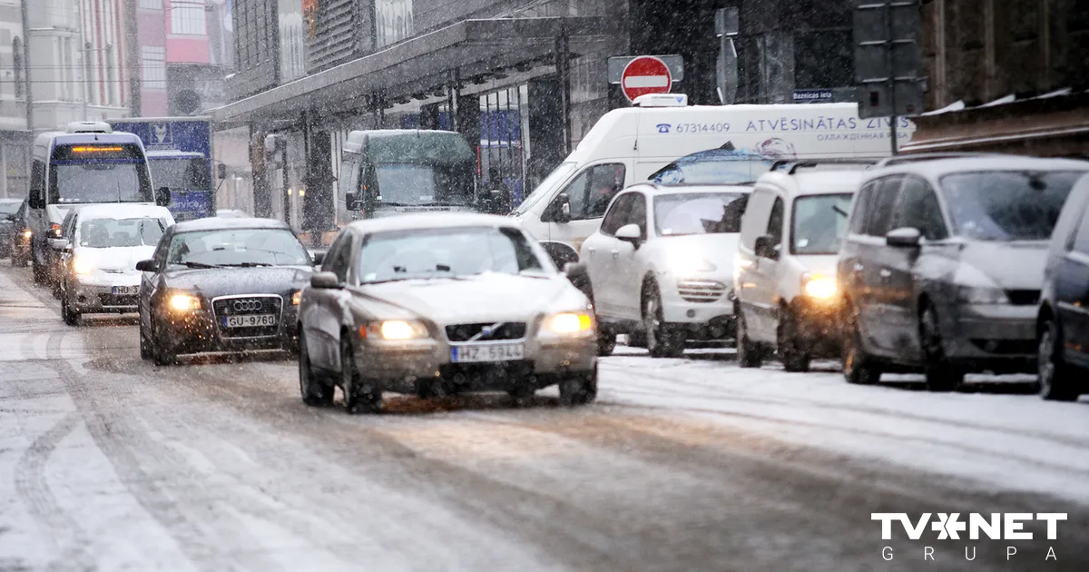 Vairums Latvijas iedzīvotāju ar vienu auto brauc piecus gadus un ilgāk