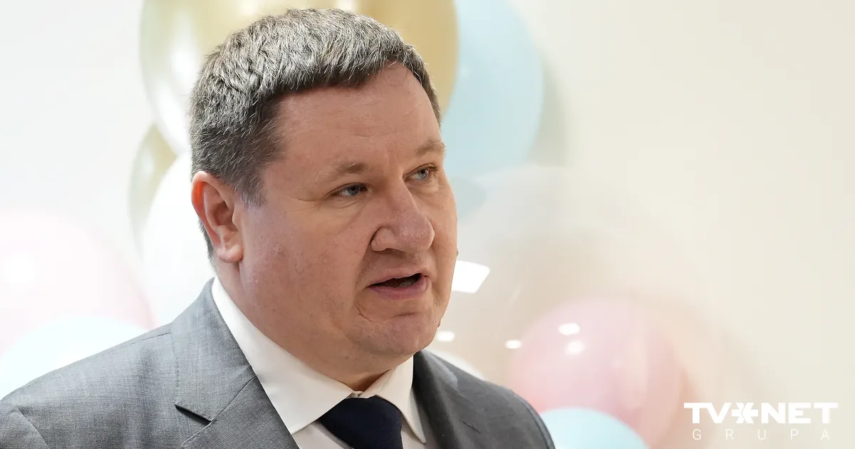 Ogrē pieprasa Helmaņa atstādināšanu