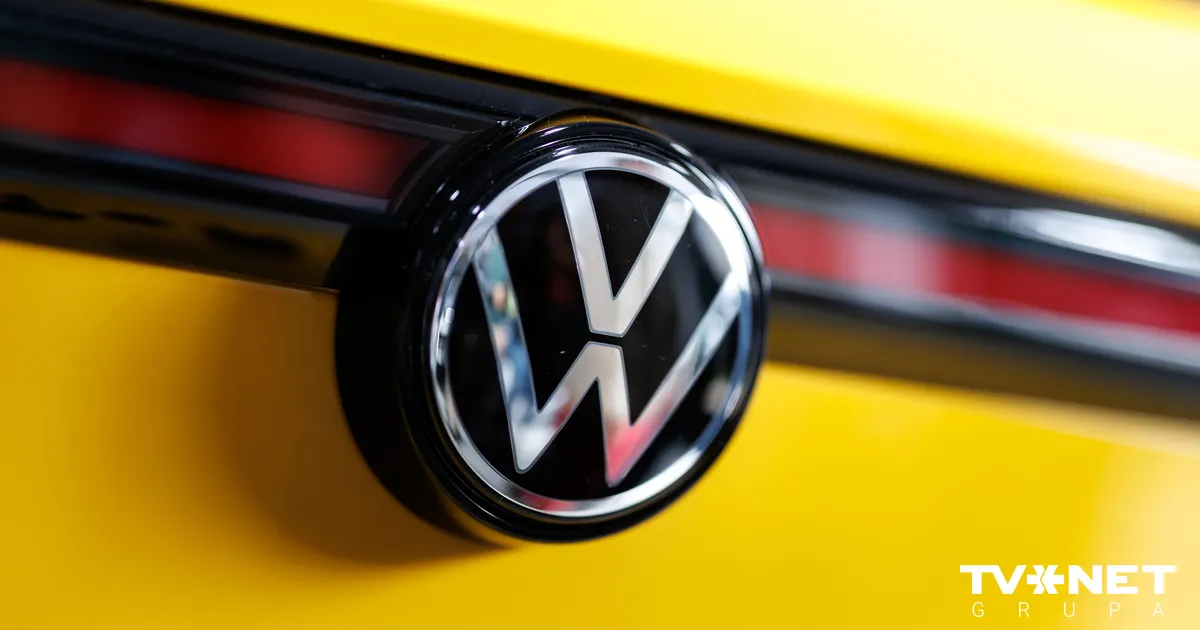 Nebijis gadījums "Volkswagen" vēsturē – pirmo reizi pārtrauc ražošanu Vācijas rūpnīcā