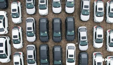 Eiropas Komisija tomēr atsakās no plāna aizliegt jaunus auto ar iekšdedzes dzinējiem