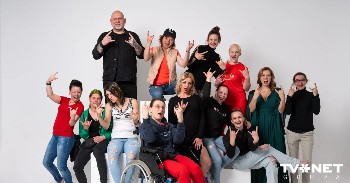 Nobalso par savu "Caur ērkšķiem uz..." favorīti!