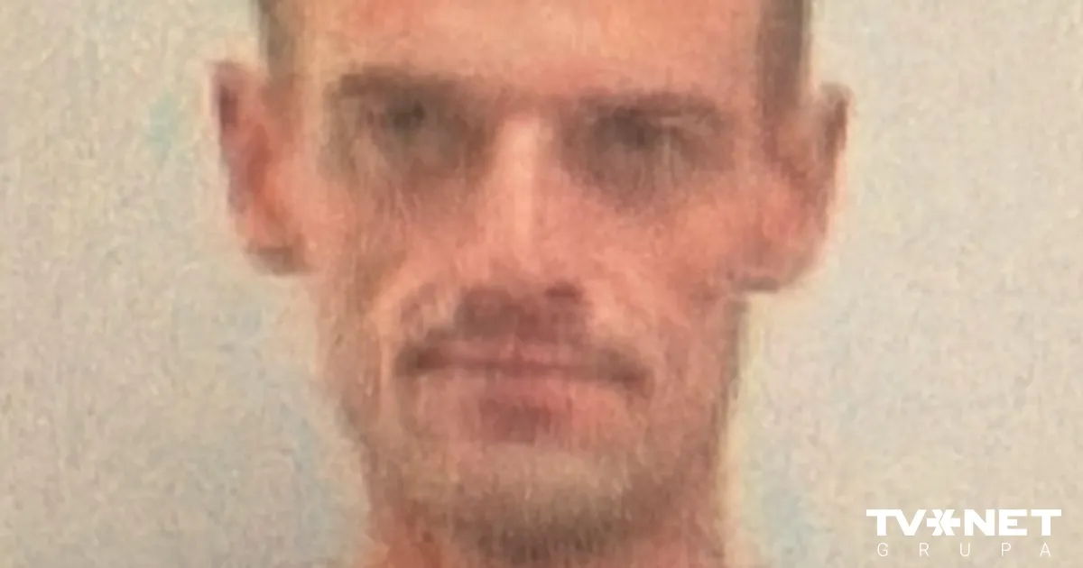 Vai esi redzējis? Valsts policija meklē Denisu Mirončenko, kurš Tvaika ielā izraisījis avāriju un aizbēdzis