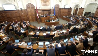 Valdība drīkstēs noteikt skolēnu skaitu klašu grupās un skolu finansēšanas kārtību