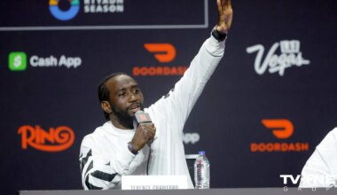 Krofords zaudē vēsturisko absolūtā čempiona statusu – bez cīņas