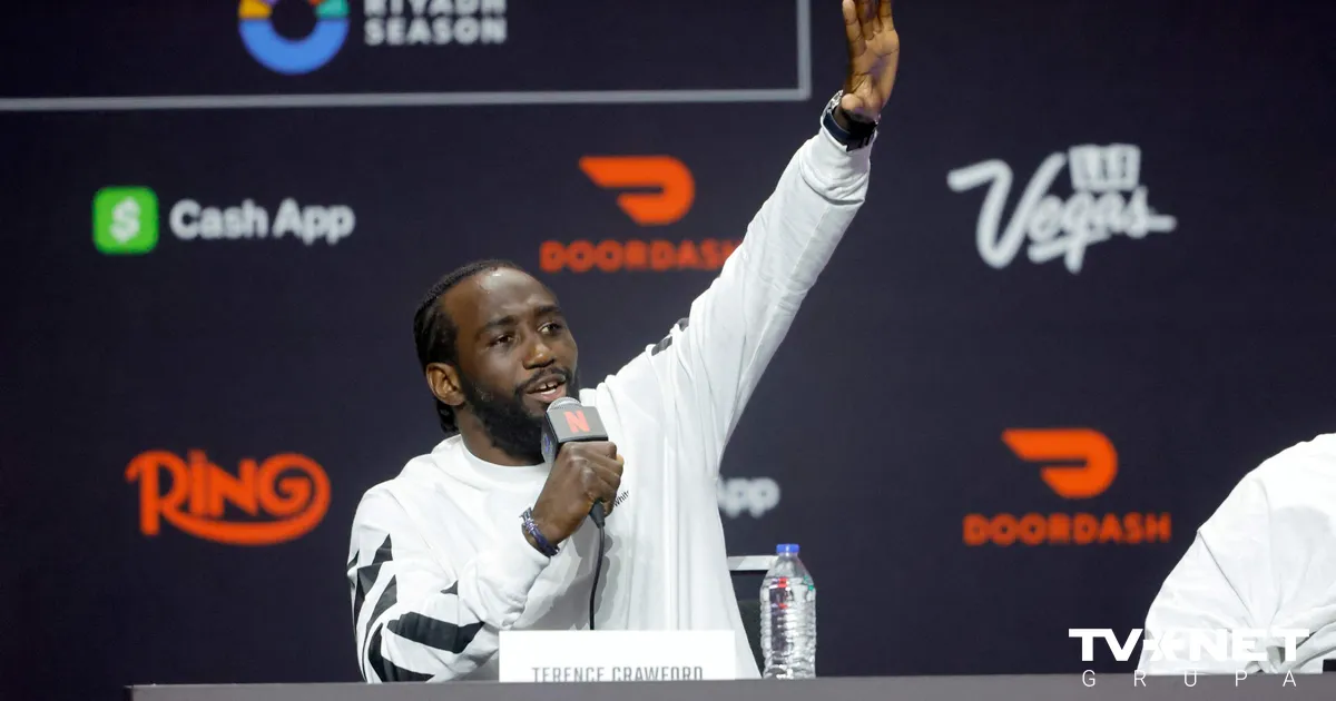 Krofords zaudē vēsturisko absolūtā čempiona statusu – bez cīņas