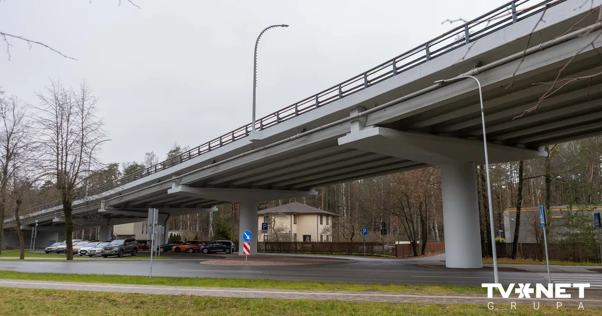 FOTO ⟩ Jūrmalā pabeigta Dzintaru dzelzceļa pārvada pārbūve