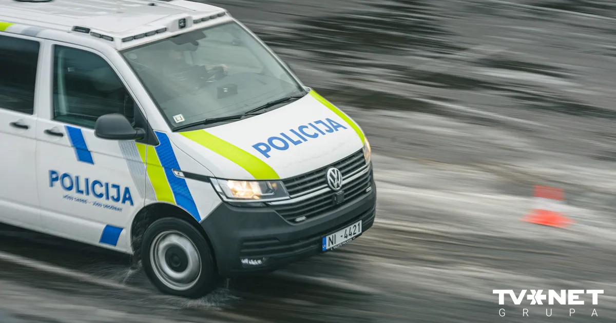 Aizturētas divas Valsts policijas amatpersonas