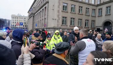 FOTO ⟩ Pie Ministru kabineta noticis protests pret autoceļu nodevu