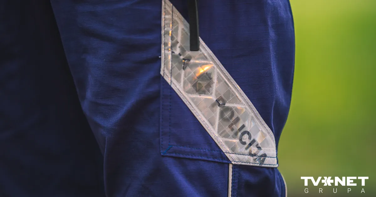 Valsts policija aicina atsaukties aculieciniekus automašīnas "Ford" un traktora sadursmei Rucavas pagastā