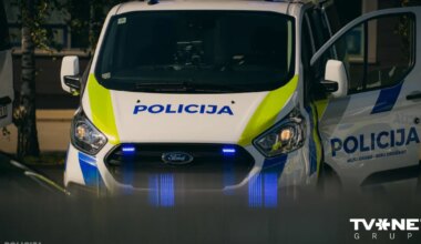 Veikalā Rīgā jauniete piekauj mazu meiteni