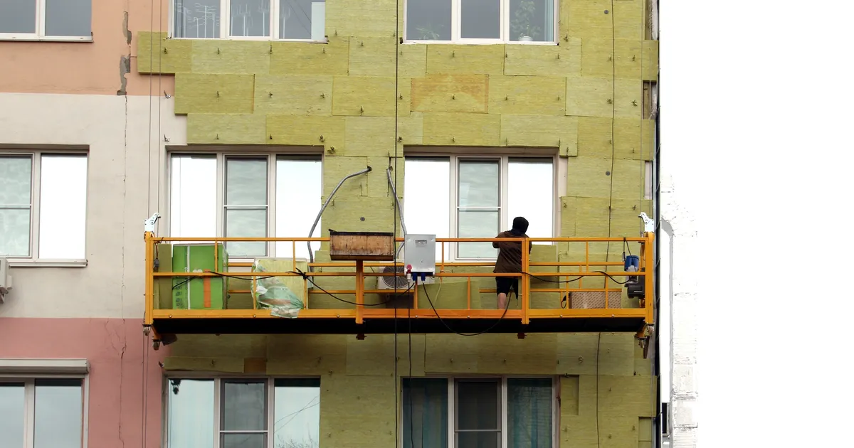 Ministrija komentē izaicinājumus, ar kādu nākas saskarties ēku siltināšanā