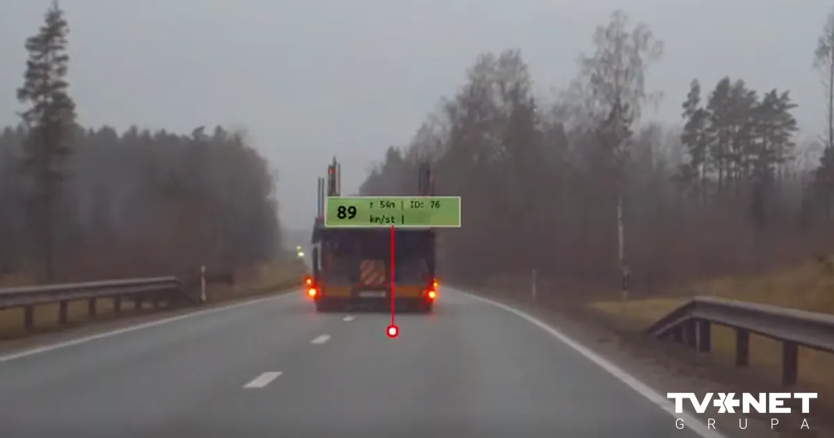 VIDEO ⟩ Tukuma pusē fiksē dzērājšoferi, kurš uz šosejas izraisa vairākas bīstamas situācijas