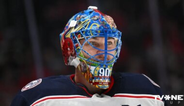 FOTO ⟩ Pirms spēles Merzļikins saņem Kivlenieka figūriņu no fana