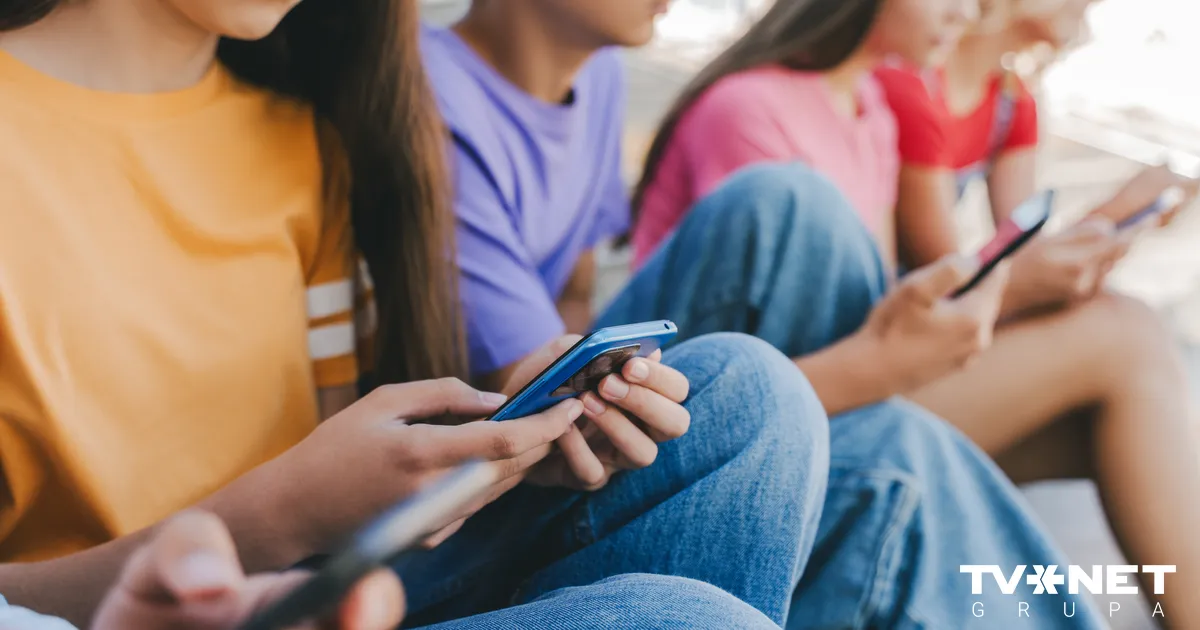 Austrālijā stājies spēkā aizliegums bērniem lietot sociālos tīklus