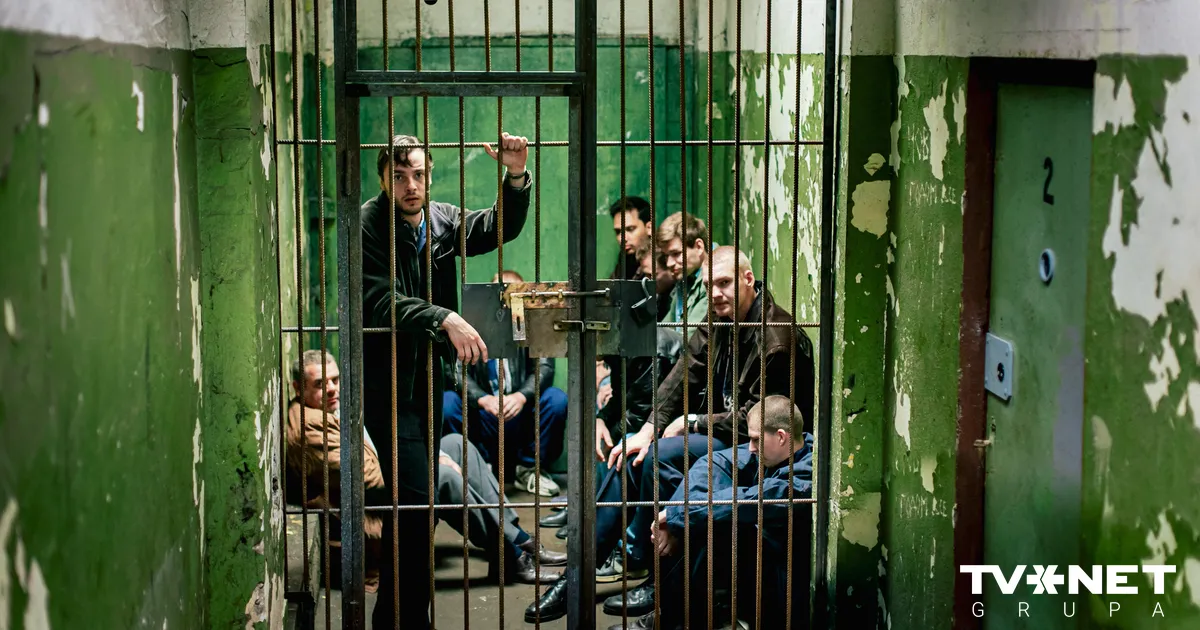 Mentu un bandītu trauslais līdzsvars Rīgā deviņdesmitajos – “Tumšzilais evaņģēlijs” nonāk LMT Viedtelevīzijā