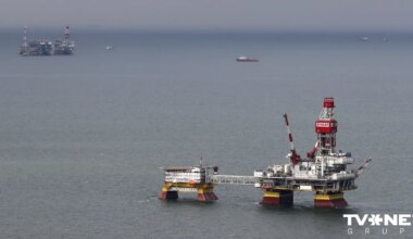 Ukraina veikusi triecienu Krievijas naftas platformai Kaspijas jūrā