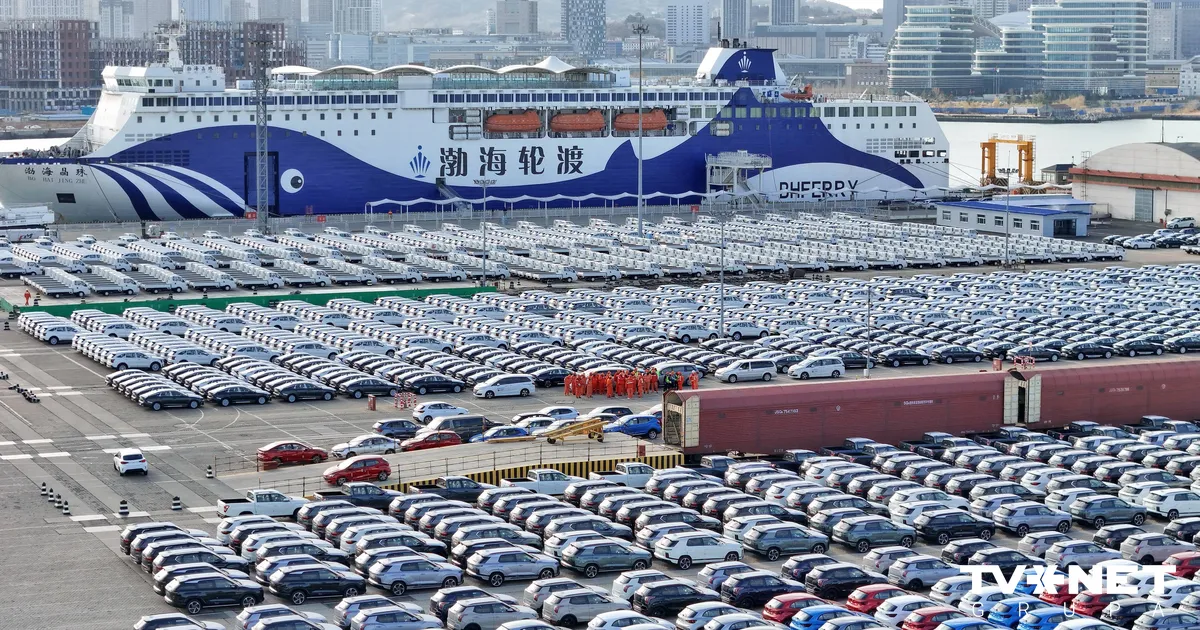 Ķīna pārpludina pasauli ar benzīna automašīnām, kuras vairs nevar pārdot iekšējā tirgū