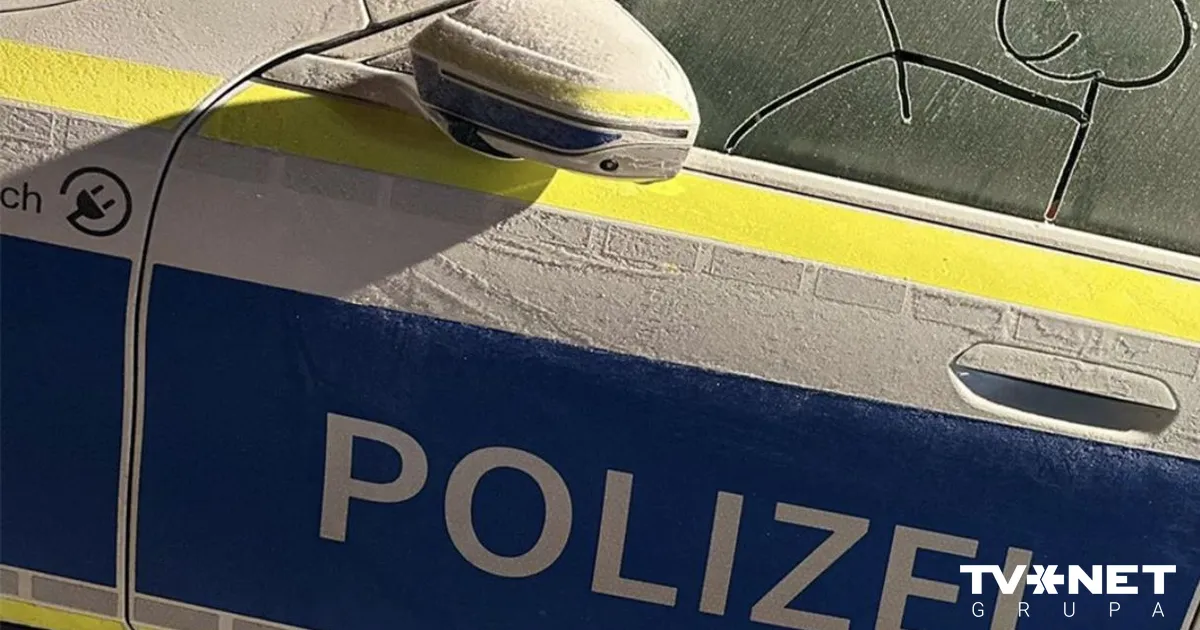 FOTO ⟩ Policija Vācijā asprātīgi atgādina par drošību ziemā