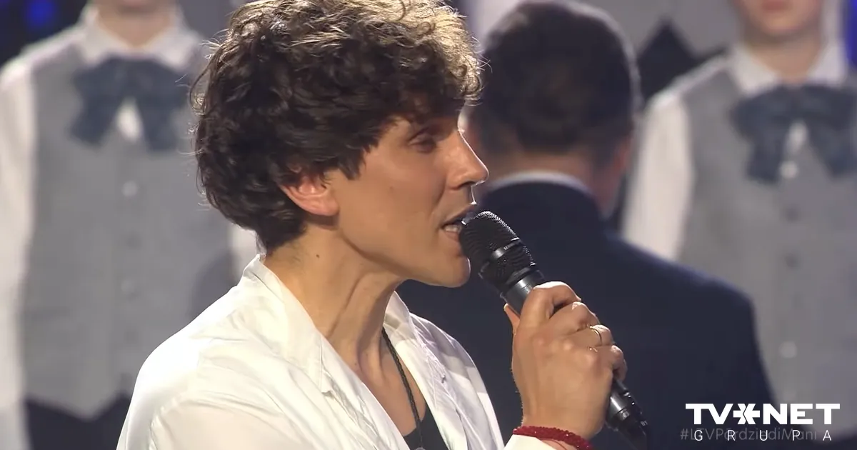 VIDEO ⟩ Šovā "Pārdziedi mani!" emocionāli izskan dziesmas, kas mainīja pasauli