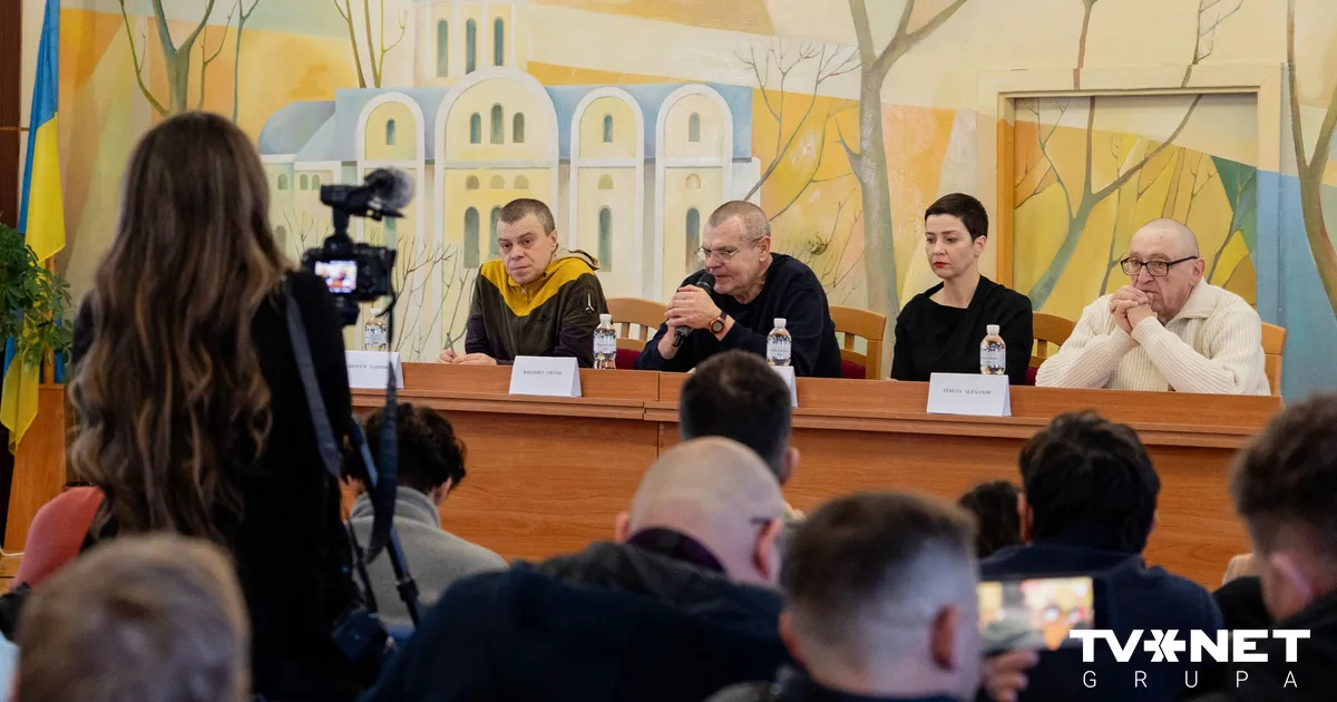 Atbrīvotie Baltkrievijas politieslodzītie aizvesi uz Ukrainu bez pasēm