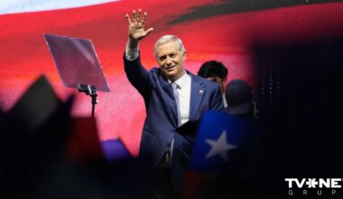 Čīles prezidenta vēlēšanās uzvarējis konservatīvo kandidāts Kasts