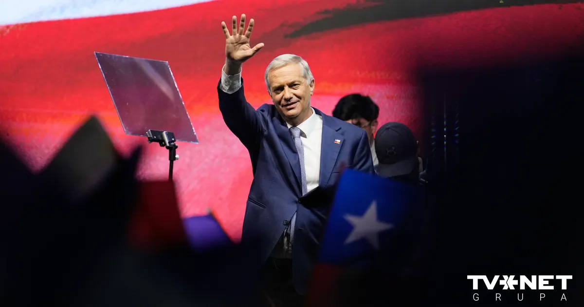 Čīles prezidenta vēlēšanās uzvarējis konservatīvo kandidāts Kasts